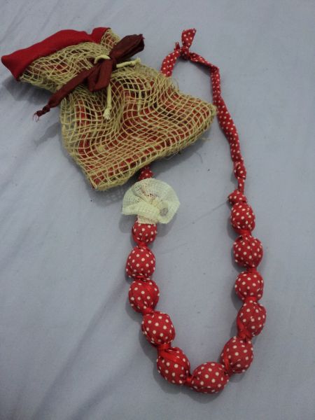 Cordão artesanal vermelho